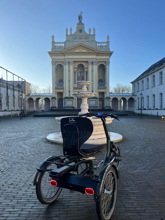 PF Omega Mobility driewieler fiets met zitstoel achterkant