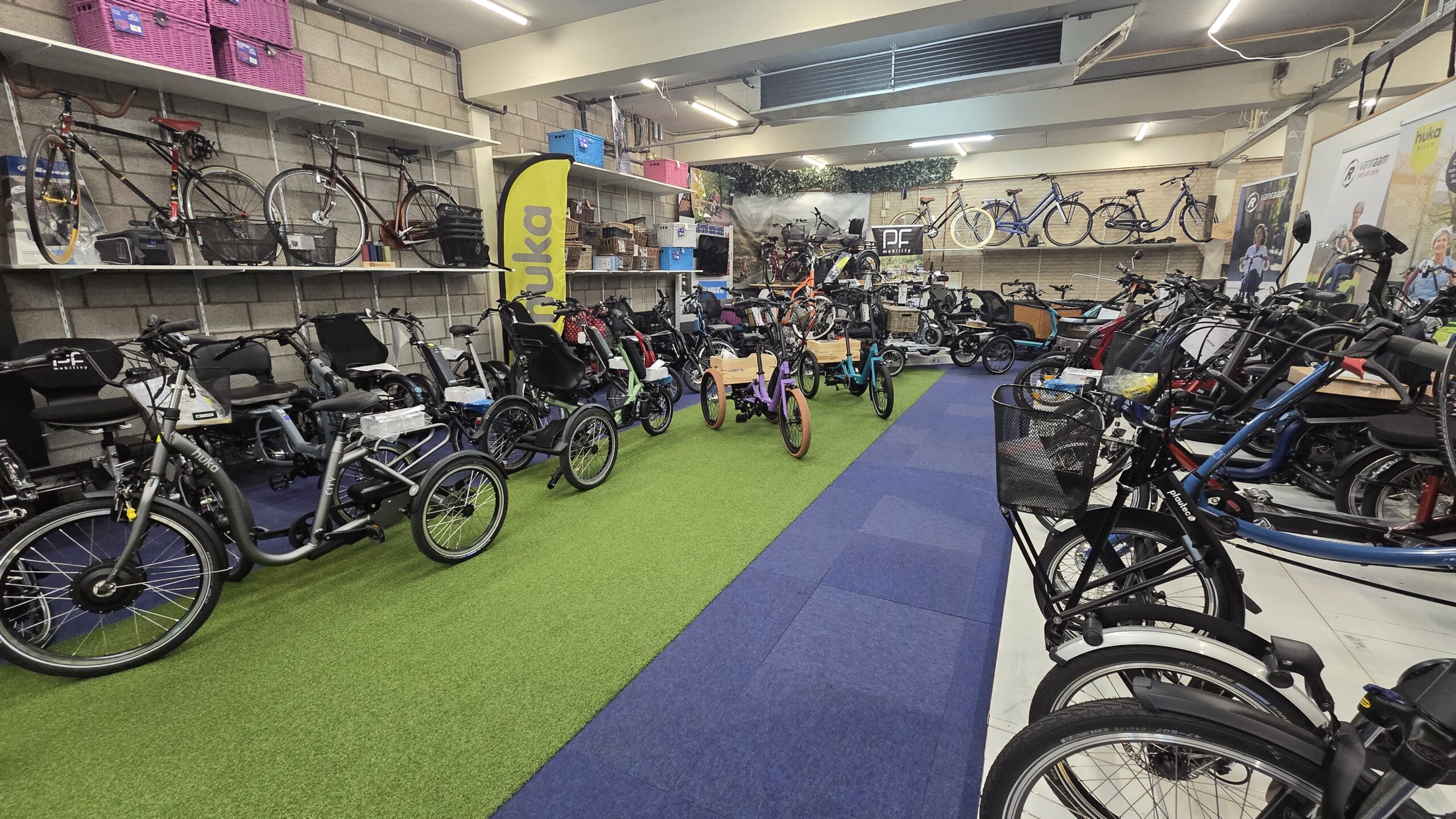 Elektrische Driewieler Experience Center Edam | Fietshemel
Het grootste Elektrische Driewieler Experience Center van Noord-Holland