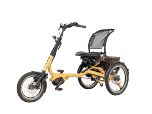 Pfau-Tec Movi CX – Nu te bezichtigen bij Fietshemel Edam (op afspraak) + mogelijkheid tot proefrijden Ervaar het comfort, de stabiliteit en de krachtige ondersteuning van de Pfau-Tec Movi CX bij Fietshemel Edam. Deze premium driewieler met zitting is uitsluitend op afspraak te bezichtigen, zodat we alle tijd kunnen nemen om je persoonlijk te adviseren. Natuurlijk is proefrijden ook mogelijk – want de Movi CX moet je voelen om het verschil écht te ervaren. Kwaliteit zonder compromis Pfau-Tec staat voor degelijkheid “Made in Germany”. Van ontwerp tot montage wordt alles in eigen huis vervaardigd. De Movi CX is ontworpen voor dagelijks comfort, veilig gebruik en langdurige betrouwbaarheid. Wendbaar, stabiel en comfortabel Het compacte frame maakt de Movi CX uitzonderlijk wendbaar, zelfs in kleine ruimtes. De luchtgeveerde stoelconsole en het comfortabele zitkussen met verstelbare rugleuning zorgen voor een ontspannen zit, ook tijdens langere ritten. De geïntegreerde parkeerrem maakt op- en afstappen veilig en moeiteloos. Krachtige elektrische ondersteuning Uitgerust met de Bosch Performance Line CX-motor en 400 Wh accu levert de Movi CX krachtige en soepele ondersteuning. De riemaandrijving zorgt voor een stille, schone en onderhoudsarme rit. Met het optionele Bosch Smart System kun je via het Kiox-display en de app persoonlijke instellingen maken – maar ook zonder app is de bediening eenvoudig. Veiligheid & techniek Hydraulische schijfremmen voor en achter (met parkeerfunctie) Differentieel voor stabiel rijgedrag Lekvrije banden LED-koplamp + achterlicht (aangesloten op de accu) Enviolo TREKKING traploze naafversnelling Racktime Bask-it Willow mand bySchulz Speedlifter Classic Belangrijkste specificaties Kleur: Goudmetallic mat Gewicht: 57 kg Toelaatbaar totaalgewicht: 100 kg Bagagebelasting: 20 kg Afmetingen: A: 1790 mm B: 435–555 mm C: 650–910 mm D: 340 mm E: 955–1105 mm F: 760 mm Bezichtiging & proefrit (op afspraak) – Fietshemel Edam Wil je de Pfau-Tec Movi CX in het echt bekijken of zelf ervaren hoe comfortabel hij rijdt? Maak een afspraak bij Fietshemel Edam voor een persoonlijke demonstratie en uitgebreide proefrit. Bel, mail of plan eenvoudig een afspraak – wij helpen je graag verder!