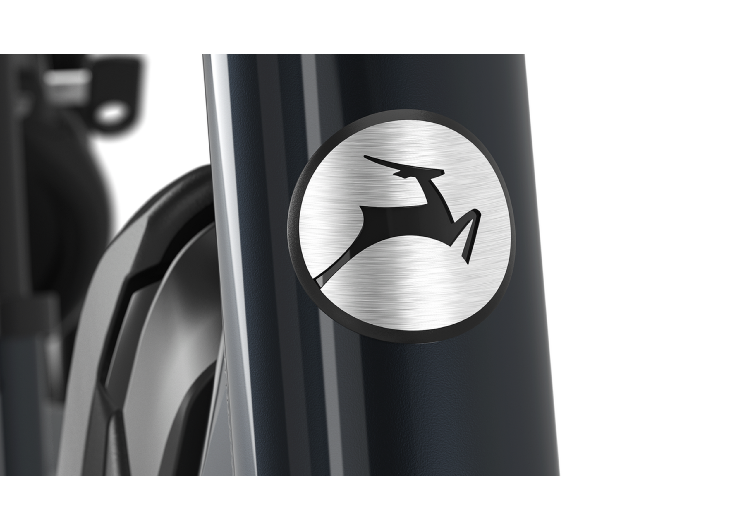 # Gazelle Easyflow C8 – Maximale stabiliteit en comfort in één e-bike ## Gazelle Easyflow C8 kopen bij H&H Dutch Bikes De Gazelle Easyflow C8 is dé elektrische fiets voor iedereen die veilig, comfortabel en met vertrouwen wil fietsen. Dankzij de unieke framegeometrie met extra lage instap en de mogelijkheid om met beide voeten op de grond te blijven zitten, biedt deze e-bike ongekende stabiliteit en controle. Ideaal voor dagelijks gebruik, recreatieve fietstochten en fietsers die extra zekerheid waarderen. Gebaseerd op de officiële specificaties van Gazelle. ## Waarom kiezen voor de Gazelle Easyflow C8? De Easyflow C8 onderscheidt zich van andere e-bikes door zijn innovatieve ontwerp. Het lage zwaartepunt, de comfortabele rechtop zithouding en de slimme plaatsing van motor en accu zorgen voor een stabiele en ontspannen rijervaring. Je stapt eenvoudig op en af en hoeft bij een stop niet van het zadel af te komen. ### Belangrijkste kenmerken * Extra lage instap voor eenvoudig op- en afstappen * Met beide voeten aan de grond bij stilstand * Shimano EP5 middenmotor met 50 Nm ondersteuning * Shimano Nexus 8 Di2 automatische naafversnelling * Hydraulische schijfremmen voor optimale veiligheid * Comfortabele rechtop zithouding * 24 inch wielen voor extra controle en stabiliteit * Beschikbaar met 418 Wh, 504 Wh of 630 Wh accu * Inclusief spiegel, anti-slip pedalen en krachtige LED-verlichting * Geschikt voor dagelijks gebruik en recreatieve ritten ## Shimano EP5 middenmotor: soepel en krachtig De Gazelle Easyflow C8 is uitgerust met de betrouwbare Shimano EP5 middenmotor. Deze motor levert 50 Nm koppel en ondersteunt je soepel tijdens iedere rit. Dankzij de ondersteuningsstanden Eco, Normal en High bepaal je zelf hoeveel ondersteuning je wilt ontvangen. ## Automatisch schakelen met Shimano Nexus 8 Di2 Fietsen wordt nog eenvoudiger dankzij de Shimano Nexus 8 Di2 automatische versnellingsnaaf. Het systeem kiest automatisch de juiste versnelling, zodat jij je volledig kunt concentreren op de weg en de omgeving. Handmatig schakelen blijft uiteraard mogelijk wanneer je dat wenst. ## Comfort en veiligheid staan centraal De brede Schwalbe Big Ben Plus banden, ergonomische Ergon handvatten en het comfortabele Selle Royal zadel zorgen voor een ontspannen rijervaring. Hydraulische Tektro schijfremmen bieden krachtige remprestaties onder alle weersomstandigheden. Dankzij de geïntegreerde spiegel, anti-slip pedalen en heldere LED-verlichting ga je veilig op pad. ## Accu en actieradius De Easyflow C8 is leverbaar met drie accu-opties: * 418 Wh – actieradius tot circa 120 km * 504 Wh – actieradius tot circa 150 km * 630 Wh – actieradius tot circa 180 km De daadwerkelijke actieradius is afhankelijk van rijstijl, ondersteuning, weersomstandigheden en terrein. ## Specificaties Gazelle Easyflow C8 | Kenmerk | Specificatie | | ------------- | ------------------------------- | | Motor | Shimano EP5 middenmotor | | Koppel | 50 Nm | | Versnellingen | Shimano Nexus 8 Di2 automatisch | | Remmen | Hydraulische schijfremmen | | Wielmaat | 24 inch | | Frame | Aluminium Low-Step | | Gewicht | 24,8 kg exclusief accu | | Display | Shimano SC-EN600 | | Max. snelheid | 25 km/u | | Accu-opties | 418 Wh, 504 Wh of 630 Wh | | Verlichting | Busch & Müller / Spanninga LED | | Slot | AXA ART** ringslot | | Bagagedrager | MIK-systeem | ## Voor wie is de Gazelle Easyflow C8 geschikt? De Gazelle Easyflow C8 is perfect voor fietsers die extra stabiliteit, comfort en gebruiksgemak zoeken. Dankzij de unieke geometrie en lage instap is deze e-bike bijzonder populair bij senioren, recreatieve fietsers en iedereen die veilig wil kunnen op- en afstappen zonder in te leveren op rijcomfort. ## Bestel de Gazelle Easyflow C8 bij H&H Dutch Bikes Bij H&H Dutch Bikes profiteer je van deskundig advies, uitstekende service en een ruim aanbod premium Gazelle e-bikes. Ontdek zelf waarom de Gazelle Easyflow C8 één van de meest comfortabele en stabiele elektrische fietsen op de markt is. # Gazelle Easyflow C8 – Maximale stabiliteit en comfort in één e-bike ## Gazelle Easyflow C8 kopen bij H&H Dutch Bikes De Gazelle Easyflow C8 is dé elektrische fiets voor iedereen die veilig, comfortabel en met vertrouwen wil fietsen. Dankzij de unieke framegeometrie met extra lage instap en de mogelijkheid om met beide voeten op de grond te blijven zitten, biedt deze e-bike ongekende stabiliteit en controle. Ideaal voor dagelijks gebruik, recreatieve fietstochten en fietsers die extra zekerheid waarderen. Gebaseerd op de officiële specificaties van Gazelle. ## Waarom kiezen voor de Gazelle Easyflow C8? De Easyflow C8 onderscheidt zich van andere e-bikes door zijn innovatieve ontwerp. Het lage zwaartepunt, de comfortabele rechtop zithouding en de slimme plaatsing van motor en accu zorgen voor een stabiele en ontspannen rijervaring. Je stapt eenvoudig op en af en hoeft bij een stop niet van het zadel af te komen. ### Belangrijkste kenmerken * Extra lage instap voor eenvoudig op- en afstappen * Met beide voeten aan de grond bij stilstand * Shimano EP5 middenmotor met 50 Nm ondersteuning * Shimano Nexus 8 Di2 automatische naafversnelling * Hydraulische schijfremmen voor optimale veiligheid * Comfortabele rechtop zithouding * 24 inch wielen voor extra controle en stabiliteit * Beschikbaar met 418 Wh, 504 Wh of 630 Wh accu * Inclusief spiegel, anti-slip pedalen en krachtige LED-verlichting * Geschikt voor dagelijks gebruik en recreatieve ritten ## Shimano EP5 middenmotor: soepel en krachtig De Gazelle Easyflow C8 is uitgerust met de betrouwbare Shimano EP5 middenmotor. Deze motor levert 50 Nm koppel en ondersteunt je soepel tijdens iedere rit. Dankzij de ondersteuningsstanden Eco, Normal en High bepaal je zelf hoeveel ondersteuning je wilt ontvangen. ## Automatisch schakelen met Shimano Nexus 8 Di2 Fietsen wordt nog eenvoudiger dankzij de Shimano Nexus 8 Di2 automatische versnellingsnaaf. Het systeem kiest automatisch de juiste versnelling, zodat jij je volledig kunt concentreren op de weg en de omgeving. Handmatig schakelen blijft uiteraard mogelijk wanneer je dat wenst. ## Comfort en veiligheid staan centraal De brede Schwalbe Big Ben Plus banden, ergonomische Ergon handvatten en het comfortabele Selle Royal zadel zorgen voor een ontspannen rijervaring. Hydraulische Tektro schijfremmen bieden krachtige remprestaties onder alle weersomstandigheden. Dankzij de geïntegreerde spiegel, anti-slip pedalen en heldere LED-verlichting ga je veilig op pad. ## Accu en actieradius De Easyflow C8 is leverbaar met drie accu-opties: * 418 Wh – actieradius tot circa 120 km * 504 Wh – actieradius tot circa 150 km * 630 Wh – actieradius tot circa 180 km De daadwerkelijke actieradius is afhankelijk van rijstijl, ondersteuning, weersomstandigheden en terrein. ## Specificaties Gazelle Easyflow C8 | Kenmerk | Specificatie | | ------------- | ------------------------------- | | Motor | Shimano EP5 middenmotor | | Koppel | 50 Nm | | Versnellingen | Shimano Nexus 8 Di2 automatisch | | Remmen | Hydraulische schijfremmen | | Wielmaat | 24 inch | | Frame | Aluminium Low-Step | | Gewicht | 24,8 kg exclusief accu | | Display | Shimano SC-EN600 | | Max. snelheid | 25 km/u | | Accu-opties | 418 Wh, 504 Wh of 630 Wh | | Verlichting | Busch & Müller / Spanninga LED | | Slot | AXA ART** ringslot | | Bagagedrager | MIK-systeem | ## Voor wie is de Gazelle Easyflow C8 geschikt? De Gazelle Easyflow C8 is perfect voor fietsers die extra stabiliteit, comfort en gebruiksgemak zoeken. Dankzij de unieke geometrie en lage instap is deze e-bike bijzonder populair bij senioren, recreatieve fietsers en iedereen die veilig wil kunnen op- en afstappen zonder in te leveren op rijcomfort. ## Bestel de Gazelle Easyflow C8 bij H&H Dutch Bikes Bij H&H Dutch Bikes profiteer je van deskundig advies, uitstekende service en een ruim aanbod premium Gazelle e-bikes. Ontdek zelf waarom de Gazelle Easyflow C8 één van de meest comfortabele en stabiele elektrische fietsen op de markt is. # Gazelle Easyflow C8 – Maximale stabiliteit en comfort in één e-bike ## Gazelle Easyflow C8 kopen bij H&H Dutch Bikes De Gazelle Easyflow C8 is dé elektrische fiets voor iedereen die veilig, comfortabel en met vertrouwen wil fietsen. Dankzij de unieke framegeometrie met extra lage instap en de mogelijkheid om met beide voeten op de grond te blijven zitten, biedt deze e-bike ongekende stabiliteit en controle. Ideaal voor dagelijks gebruik, recreatieve fietstochten en fietsers die extra zekerheid waarderen. Gebaseerd op de officiële specificaties van Gazelle. ## Waarom kiezen voor de Gazelle Easyflow C8? De Easyflow C8 onderscheidt zich van andere e-bikes door zijn innovatieve ontwerp. Het lage zwaartepunt, de comfortabele rechtop zithouding en de slimme plaatsing van motor en accu zorgen voor een stabiele en ontspannen rijervaring. Je stapt eenvoudig op en af en hoeft bij een stop niet van het zadel af te komen. ### Belangrijkste kenmerken * Extra lage instap voor eenvoudig op- en afstappen * Met beide voeten aan de grond bij stilstand * Shimano EP5 middenmotor met 50 Nm ondersteuning * Shimano Nexus 8 Di2 automatische naafversnelling * Hydraulische schijfremmen voor optimale veiligheid * Comfortabele rechtop zithouding * 24 inch wielen voor extra controle en stabiliteit * Beschikbaar met 418 Wh, 504 Wh of 630 Wh accu * Inclusief spiegel, anti-slip pedalen en krachtige LED-verlichting * Geschikt voor dagelijks gebruik en recreatieve ritten ## Shimano EP5 middenmotor: soepel en krachtig De Gazelle Easyflow C8 is uitgerust met de betrouwbare Shimano EP5 middenmotor. Deze motor levert 50 Nm koppel en ondersteunt je soepel tijdens iedere rit. Dankzij de ondersteuningsstanden Eco, Normal en High bepaal je zelf hoeveel ondersteuning je wilt ontvangen. ## Automatisch schakelen met Shimano Nexus 8 Di2 Fietsen wordt nog eenvoudiger dankzij de Shimano Nexus 8 Di2 automatische versnellingsnaaf. Het systeem kiest automatisch de juiste versnelling, zodat jij je volledig kunt concentreren op de weg en de omgeving. Handmatig schakelen blijft uiteraard mogelijk wanneer je dat wenst. ## Comfort en veiligheid staan centraal De brede Schwalbe Big Ben Plus banden, ergonomische Ergon handvatten en het comfortabele Selle Royal zadel zorgen voor een ontspannen rijervaring. Hydraulische Tektro schijfremmen bieden krachtige remprestaties onder alle weersomstandigheden. Dankzij de geïntegreerde spiegel, anti-slip pedalen en heldere LED-verlichting ga je veilig op pad. ## Accu en actieradius De Easyflow C8 is leverbaar met drie accu-opties: * 418 Wh – actieradius tot circa 120 km * 504 Wh – actieradius tot circa 150 km * 630 Wh – actieradius tot circa 180 km De daadwerkelijke actieradius is afhankelijk van rijstijl, ondersteuning, weersomstandigheden en terrein. ## Specificaties Gazelle Easyflow C8 | Kenmerk | Specificatie | | ------------- | ------------------------------- | | Motor | Shimano EP5 middenmotor | | Koppel | 50 Nm | | Versnellingen | Shimano Nexus 8 Di2 automatisch | | Remmen | Hydraulische schijfremmen | | Wielmaat | 24 inch | | Frame | Aluminium Low-Step | | Gewicht | 24,8 kg exclusief accu | | Display | Shimano SC-EN600 | | Max. snelheid | 25 km/u | | Accu-opties | 418 Wh, 504 Wh of 630 Wh | | Verlichting | Busch & Müller / Spanninga LED | | Slot | AXA ART** ringslot | | Bagagedrager | MIK-systeem | ## Voor wie is de Gazelle Easyflow C8 geschikt? De Gazelle Easyflow C8 is perfect voor fietsers die extra stabiliteit, comfort en gebruiksgemak zoeken. Dankzij de unieke geometrie en lage instap is deze e-bike bijzonder populair bij senioren, recreatieve fietsers en iedereen die veilig wil kunnen op- en afstappen zonder in te leveren op rijcomfort. ## Bestel de Gazelle Easyflow C8 bij H&H Dutch Bikes Bij H&H Dutch Bikes profiteer je van deskundig advies, uitstekende service en een ruim aanbod premium Gazelle e-bikes. Ontdek zelf waarom de Gazelle Easyflow C8 één van de meest comfortabele en stabiele elektrische fietsen op de markt is.